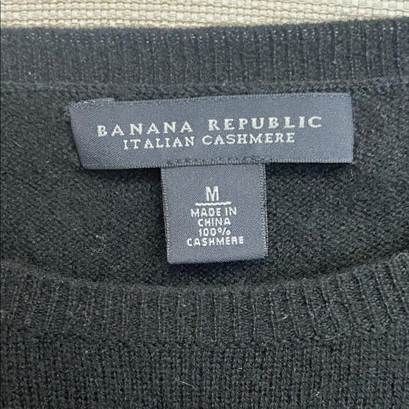 Banana Republic Black Short Sleeve Tee - Picture 3 of 3